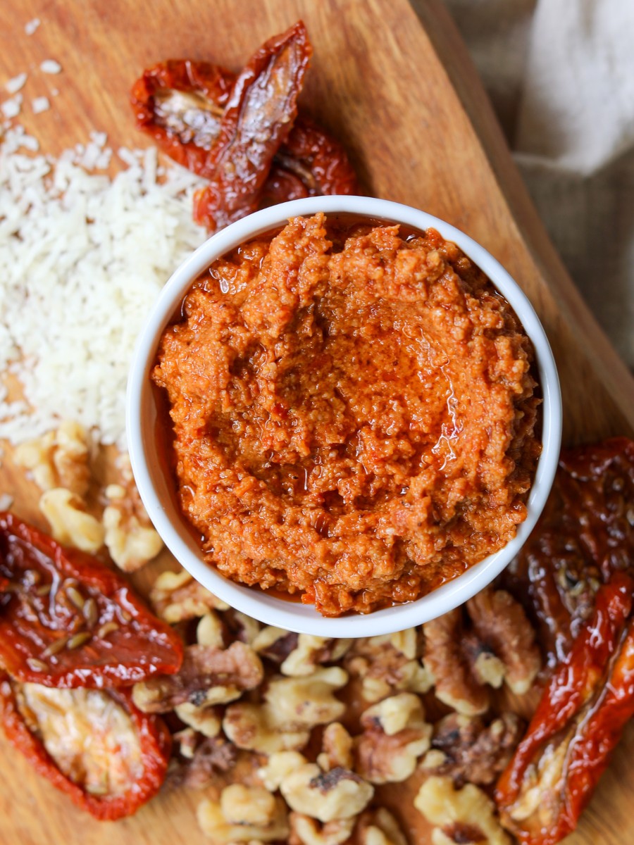 Lemon-Garlic Spaghetti with Sun-Dried Tomato Pesto