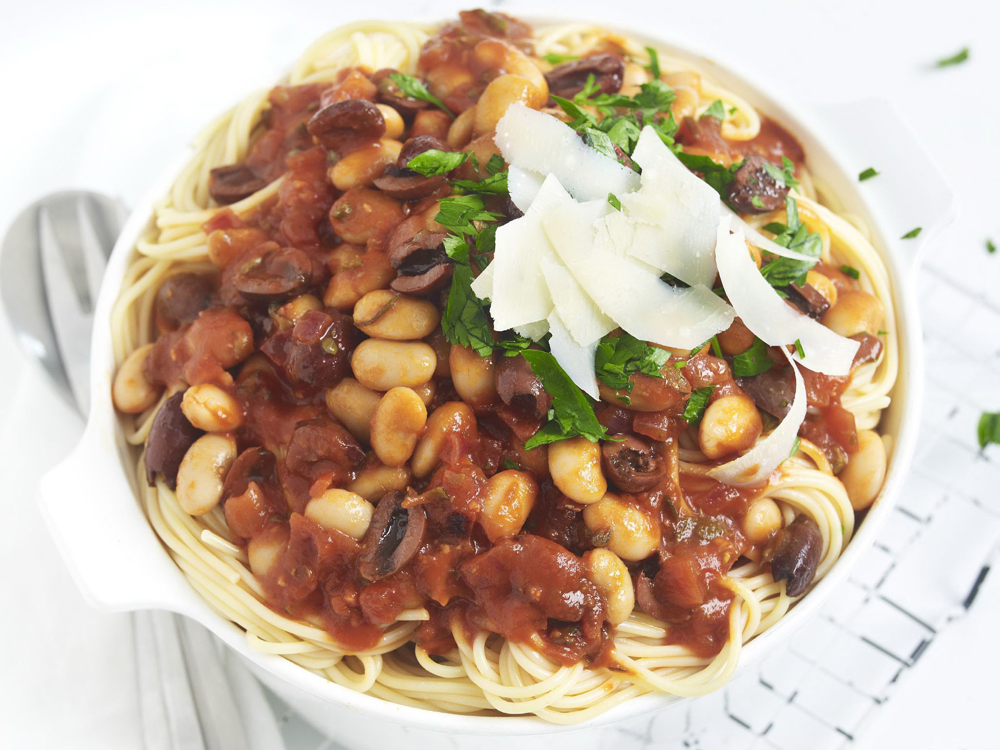 Tomato-Fennel White Bean Spaghetti