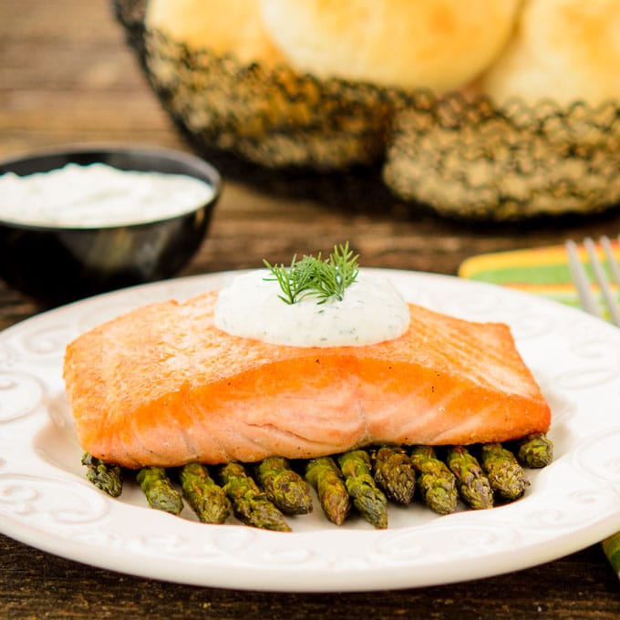 Pan-Seared Salmon with Dill Sauce and Asparagus