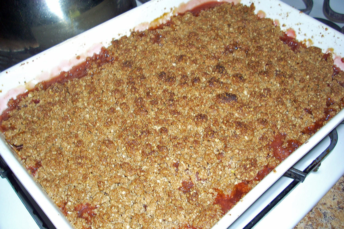Rhubarb-Apple Crisp with Oat Crumble
