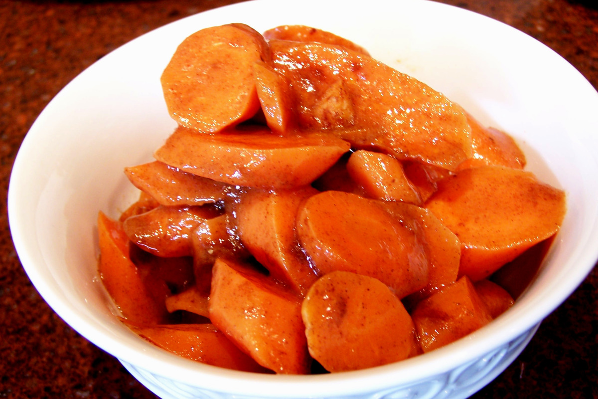 Jaggery-Glazed Carrots with Cinnamon