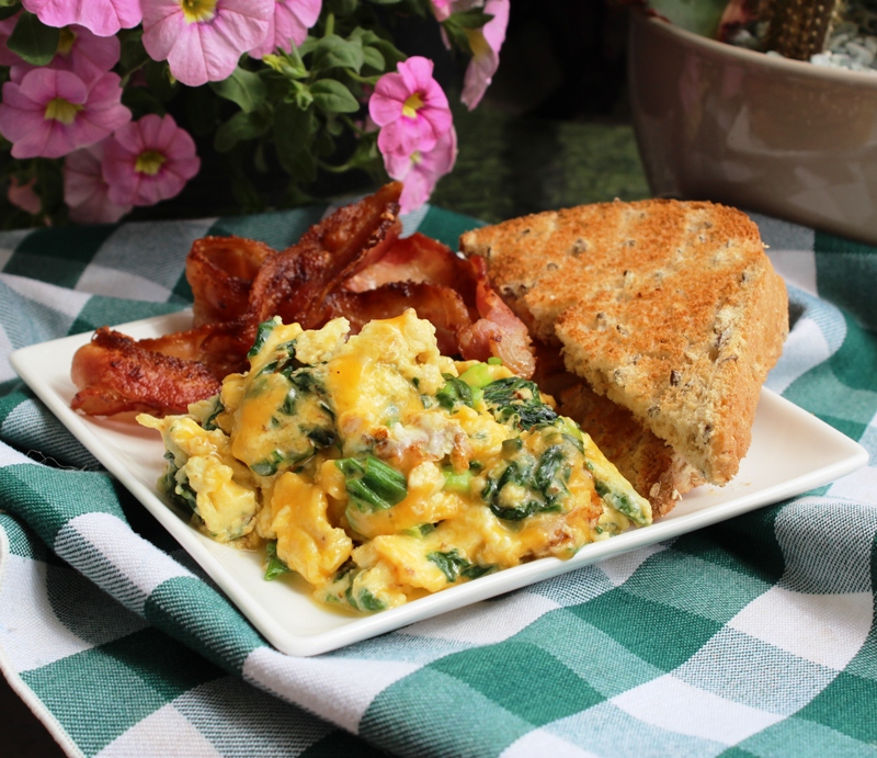 Spinach and Cheddar Scrambled Eggs