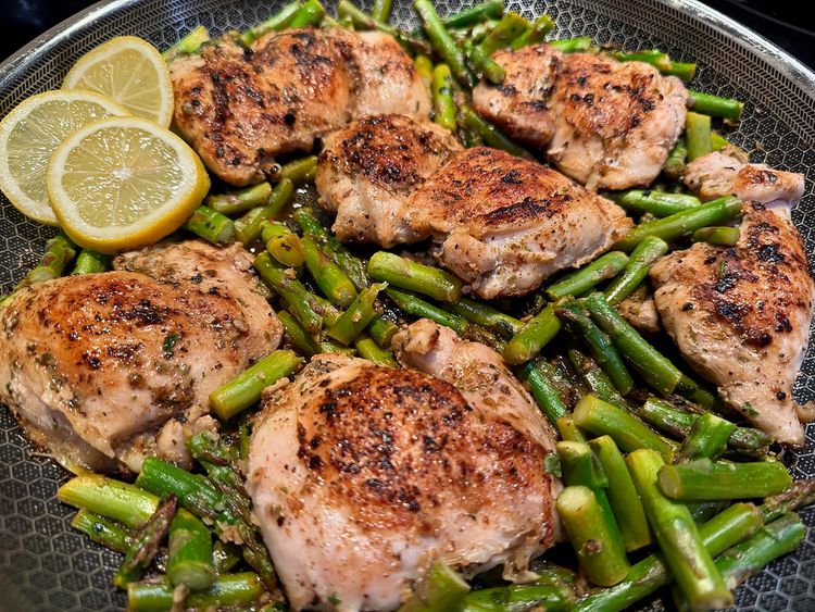 One-Pot Lemon-Garlic Chicken with Rice and Asparagus
