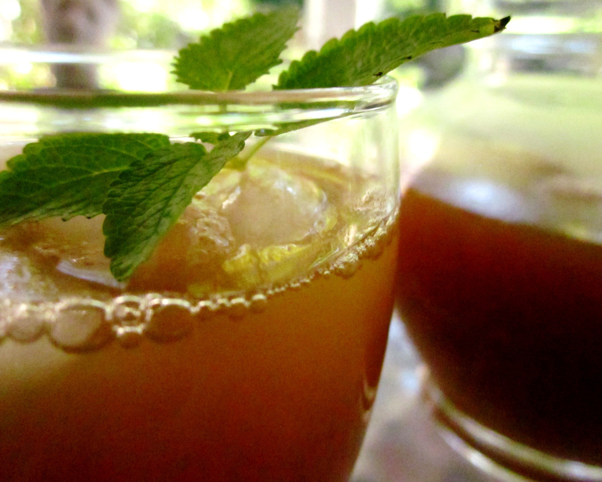 Lavender-Infused Peach Iced Tea