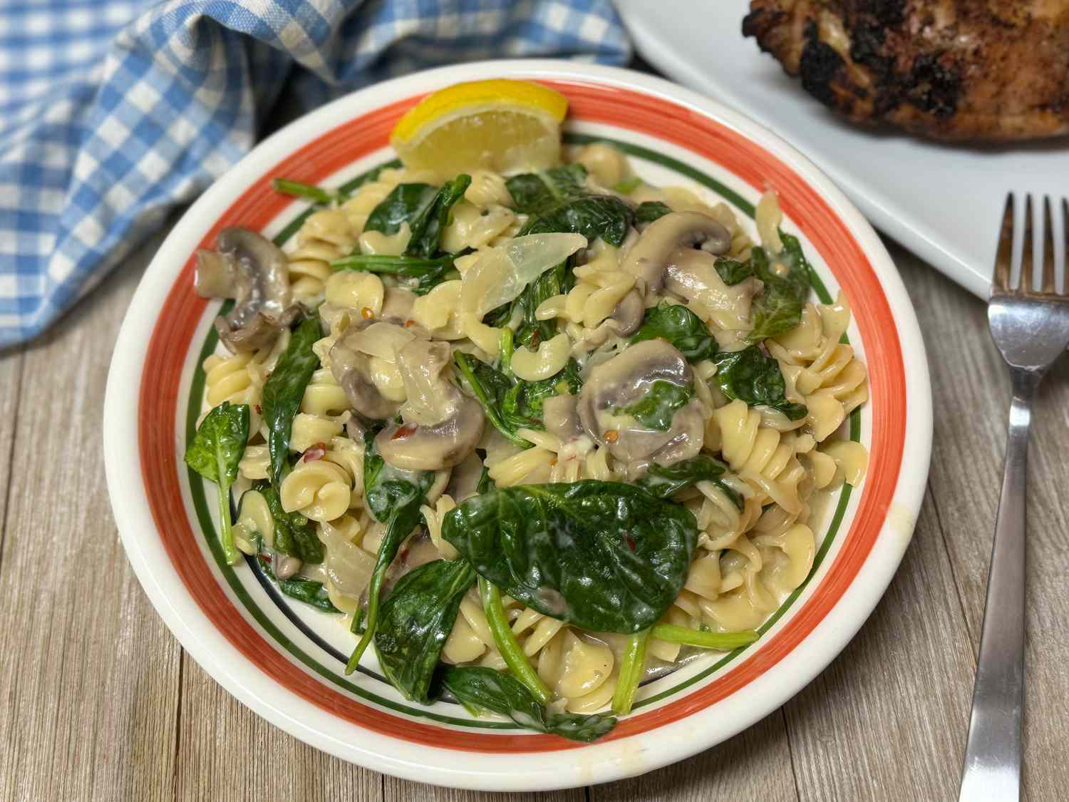 One-Pot Pasta with Sautéed Mushrooms and Fresh Spinach