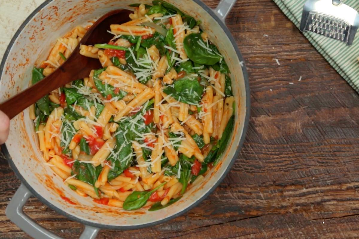 One-Pot Pasta with Tomato-Basil Sauce and Sun-Dried Tomatoes