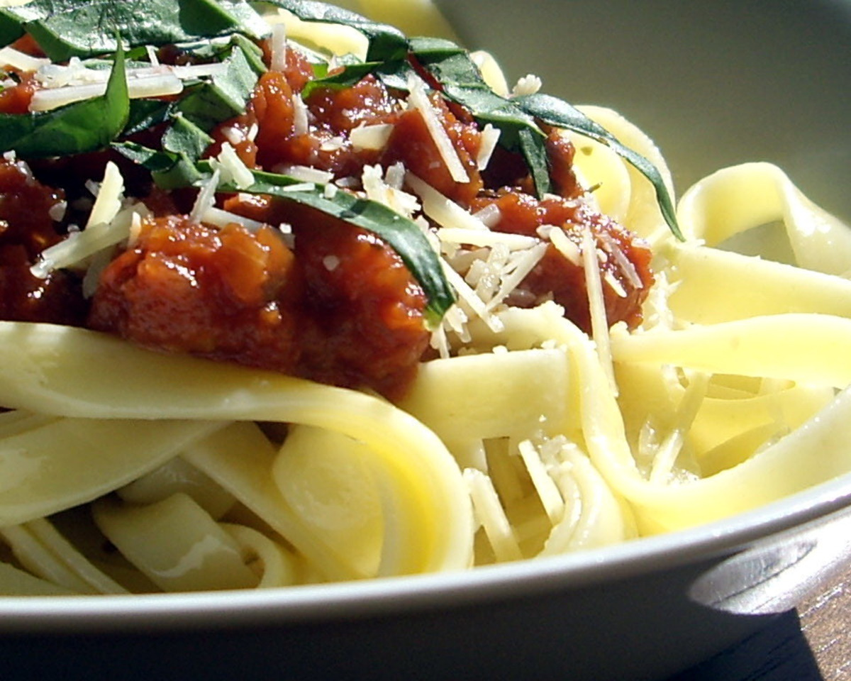Pasta with Sun-Dried Tomato and Herb Sauce