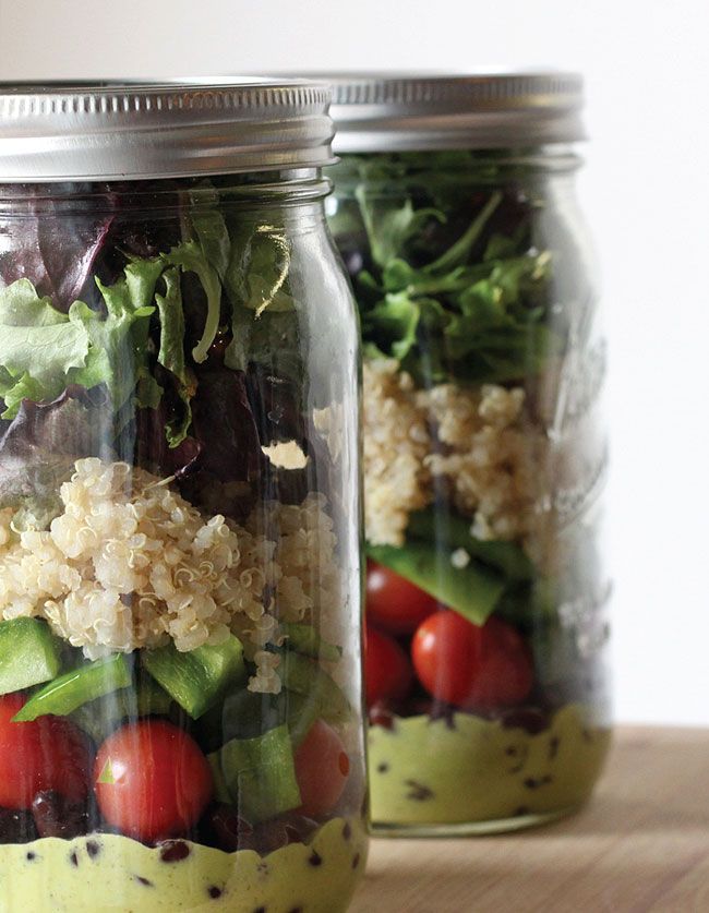 Mason Jar Layered Vegetable and Quinoa Salad