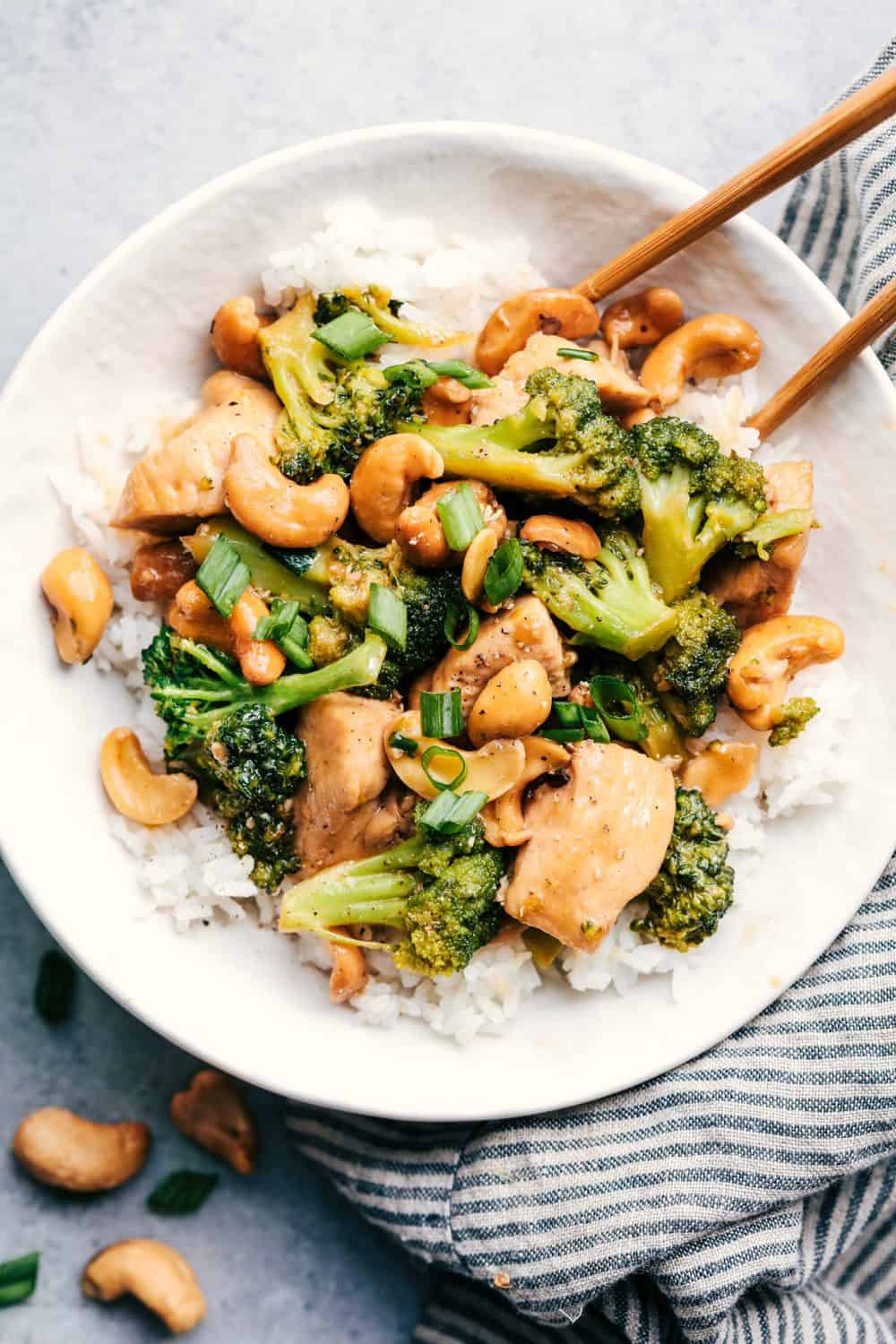Stir-Fried Chicken with Broccoli and Cashews