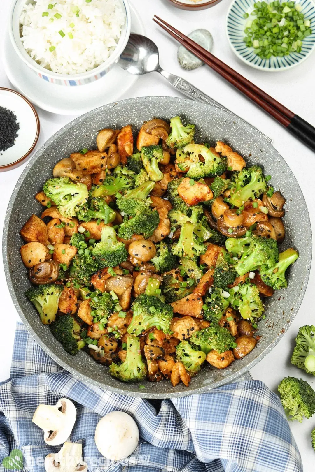 Stir-Fried Chicken with Broccoli and Bell Peppers