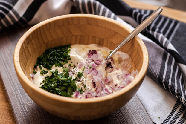 Herb-Dill Yogurt Dip with Crudités