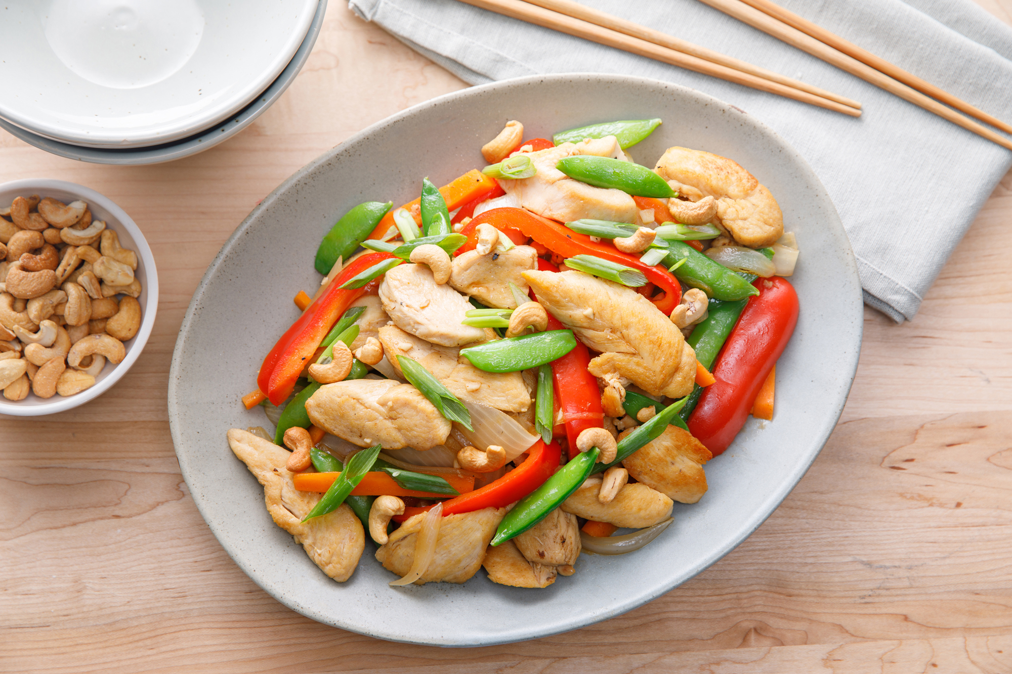 Stir-Fried Chicken with Cashews and Bell Peppers