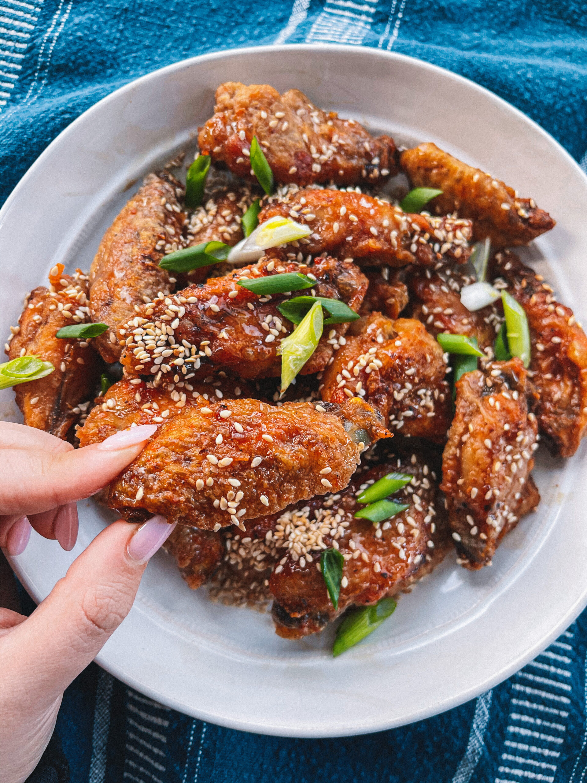 Crispy Honey-Sriracha Chicken Wings