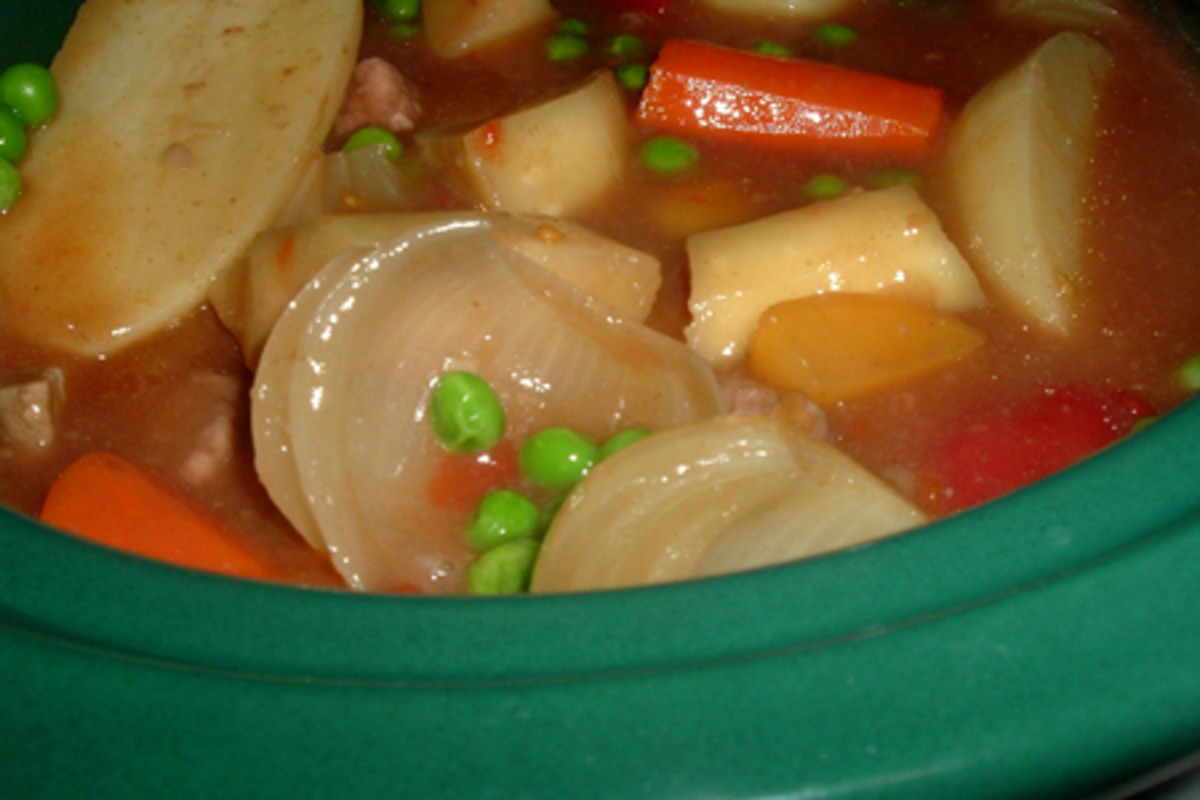Slow-Cooked Beef and Vegetable Stew with Carrots