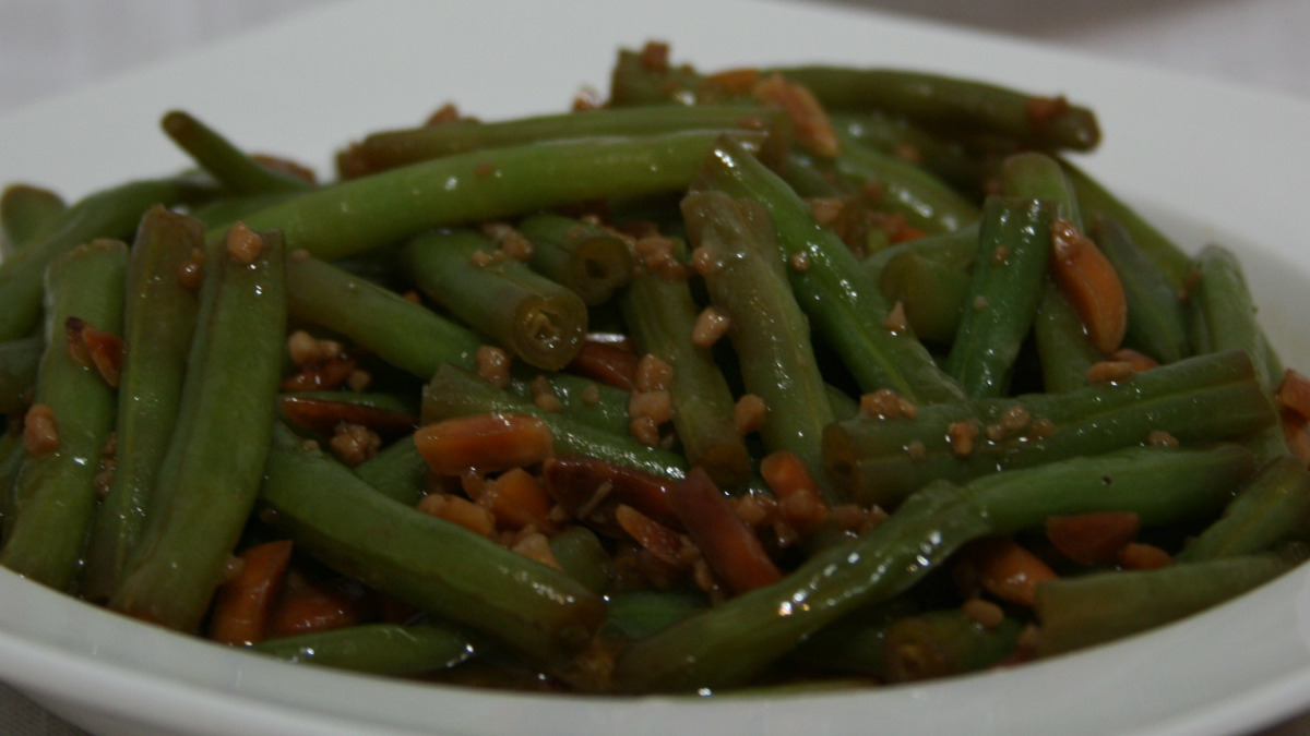 Sautéed Garlic Butter Green Beans with Almonds