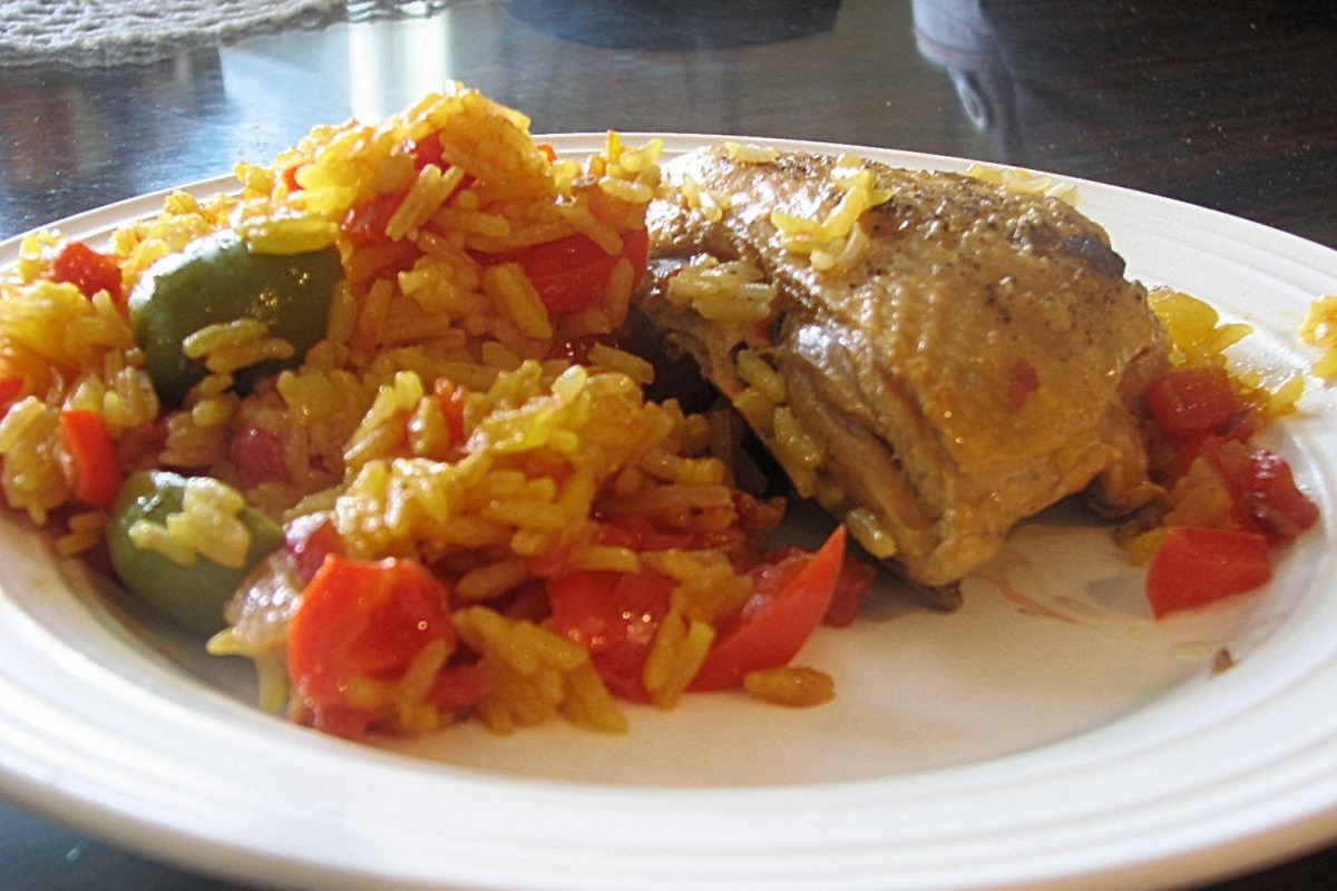 One-Pot Saffron Chicken and Rice with Bell Peppers and Tomato