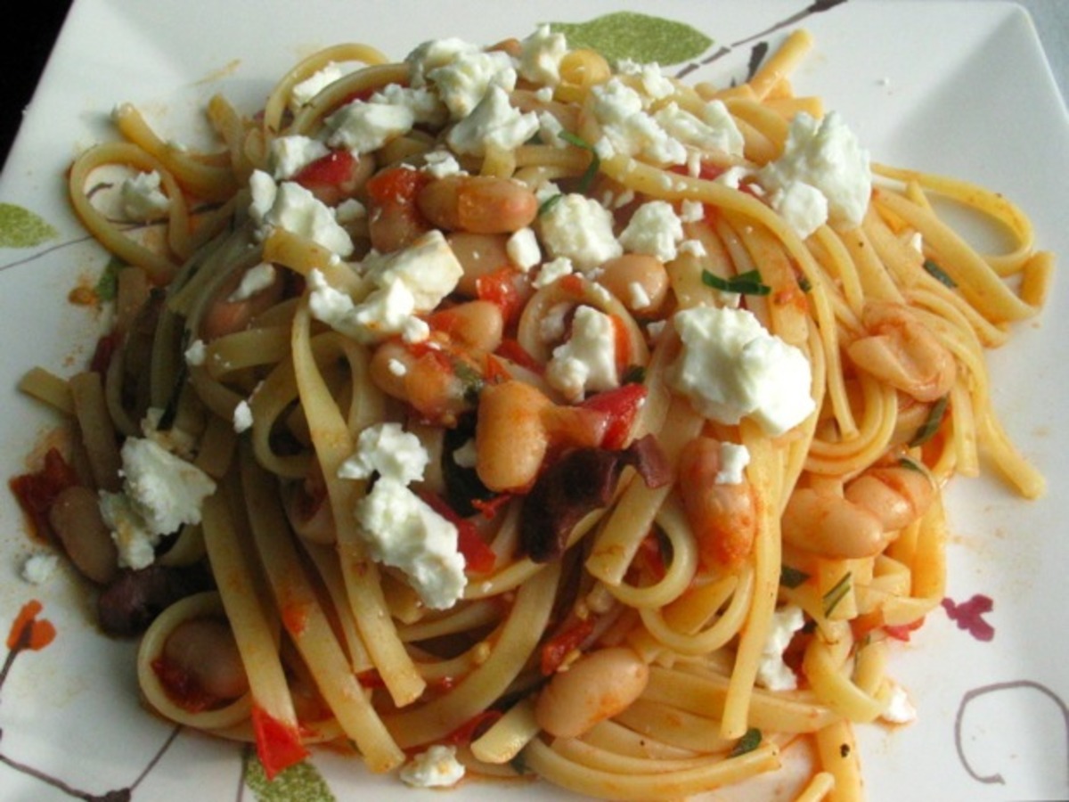 Vegetarian Bean and Spinach Pasta with Tomato Broth