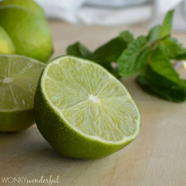 Muddled Lime and Mint Mojito