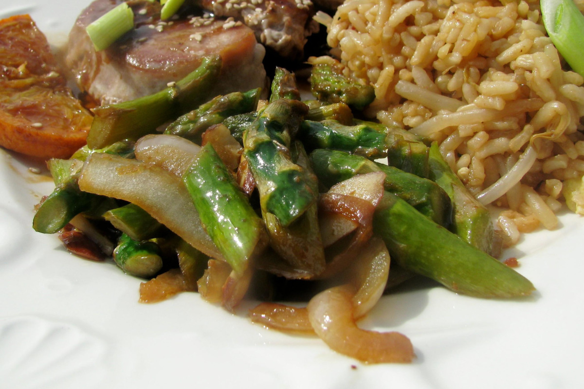 Stir-Fried Asparagus and Peas with Garlic