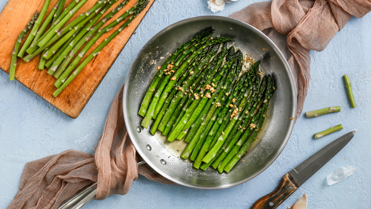 Pan-Fried Asparagus and Pea Sauté with Toasted Cashews