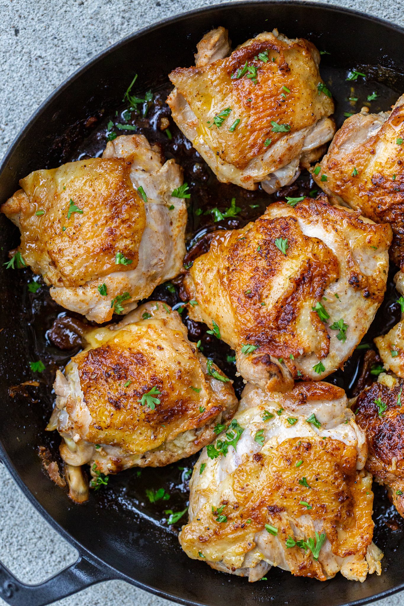 Pan-Seared Chicken Thighs with Garlic and Green Onions