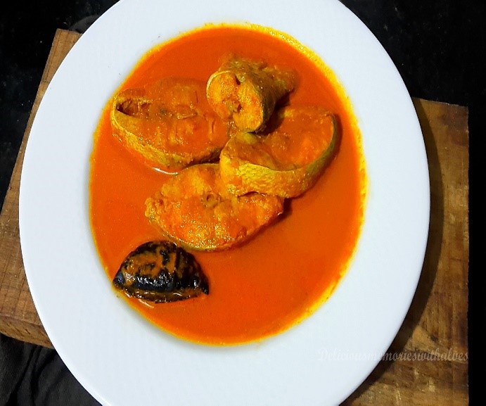 Coconut-Infused Goan Fish Curry with Tomato and Vinegar