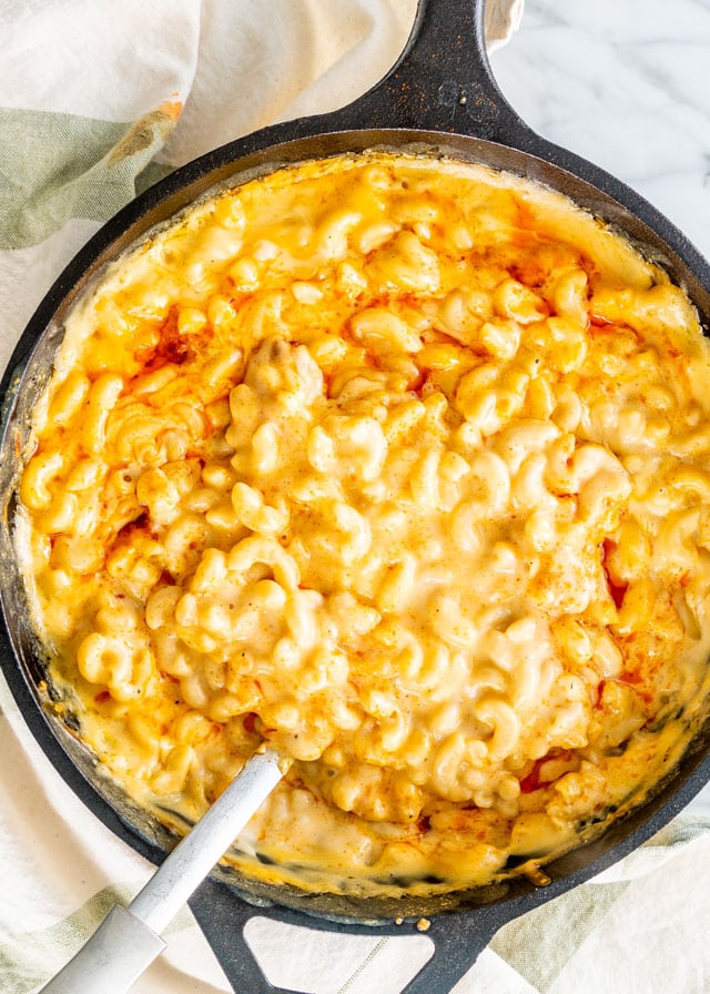 Classic Baked Macaroni and Cheese with Cheddar