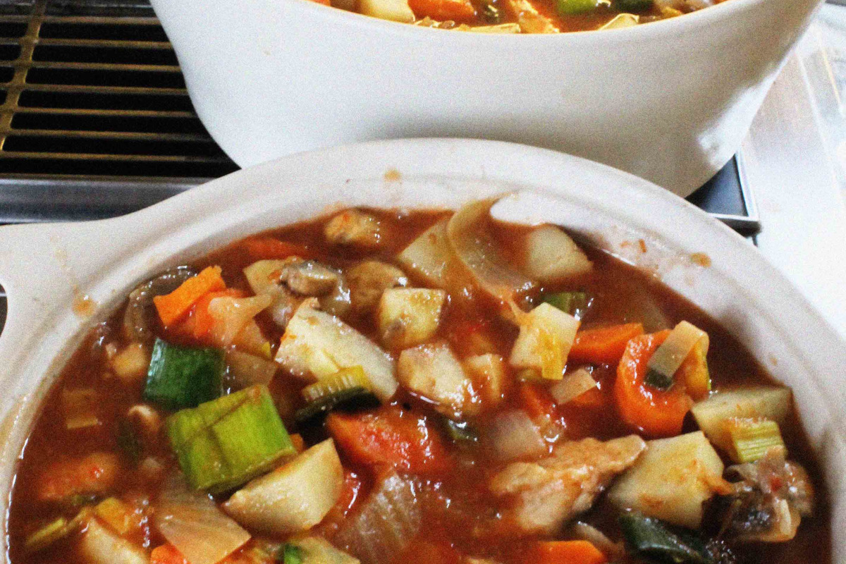 Herbed Broth Hotpot with Tofu and Vegetables
