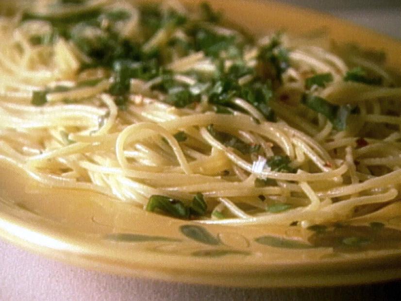 Stir-Fried Spaghetti with Garlic and Red Pepper Flakes