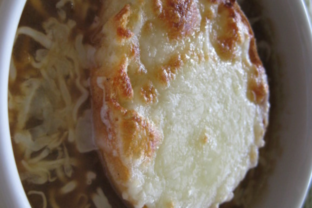 Cheddar Onion Soup with Crispy Bread Topping