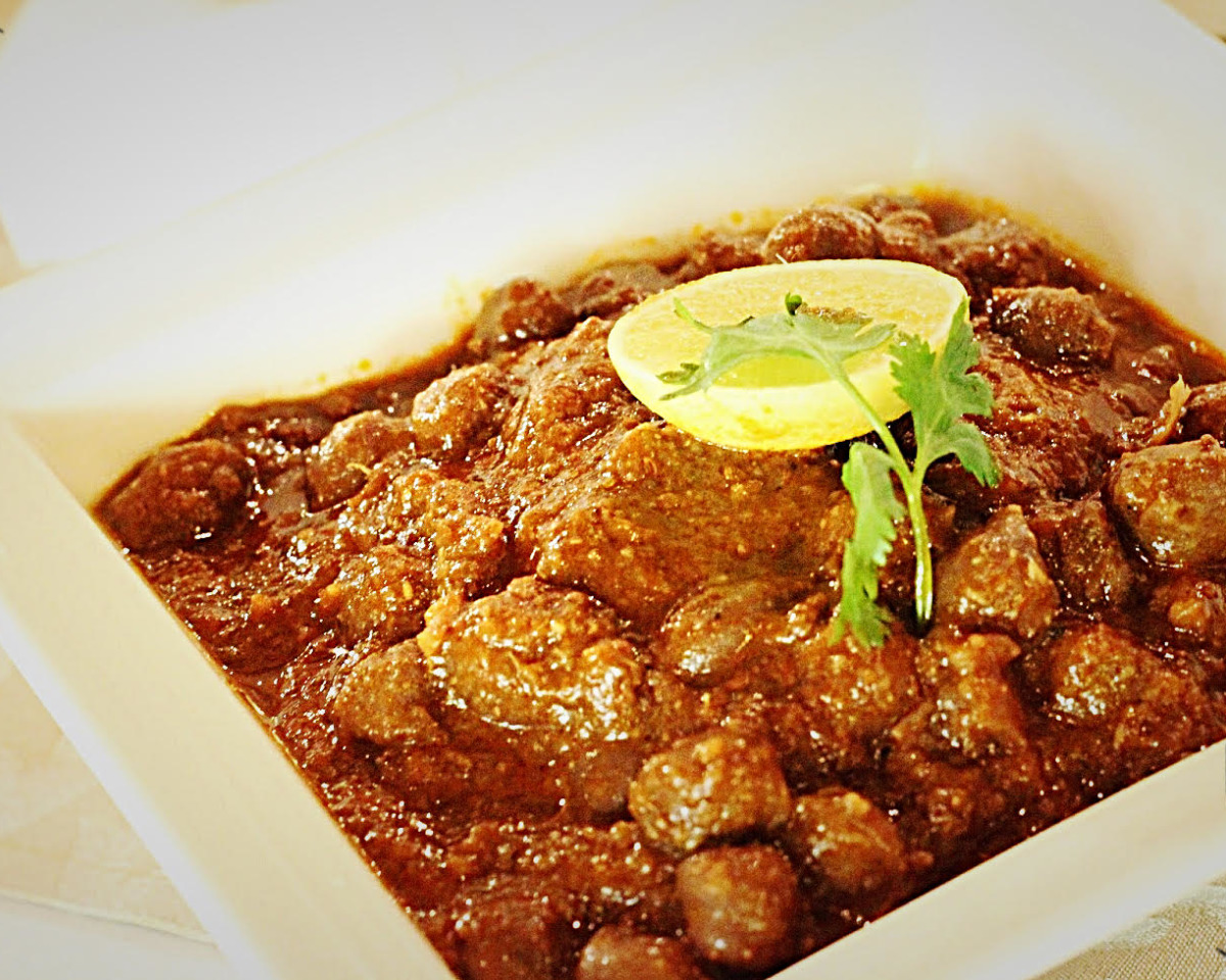 Slow-Cooked Chana Masala with Spinach and Tomatoes