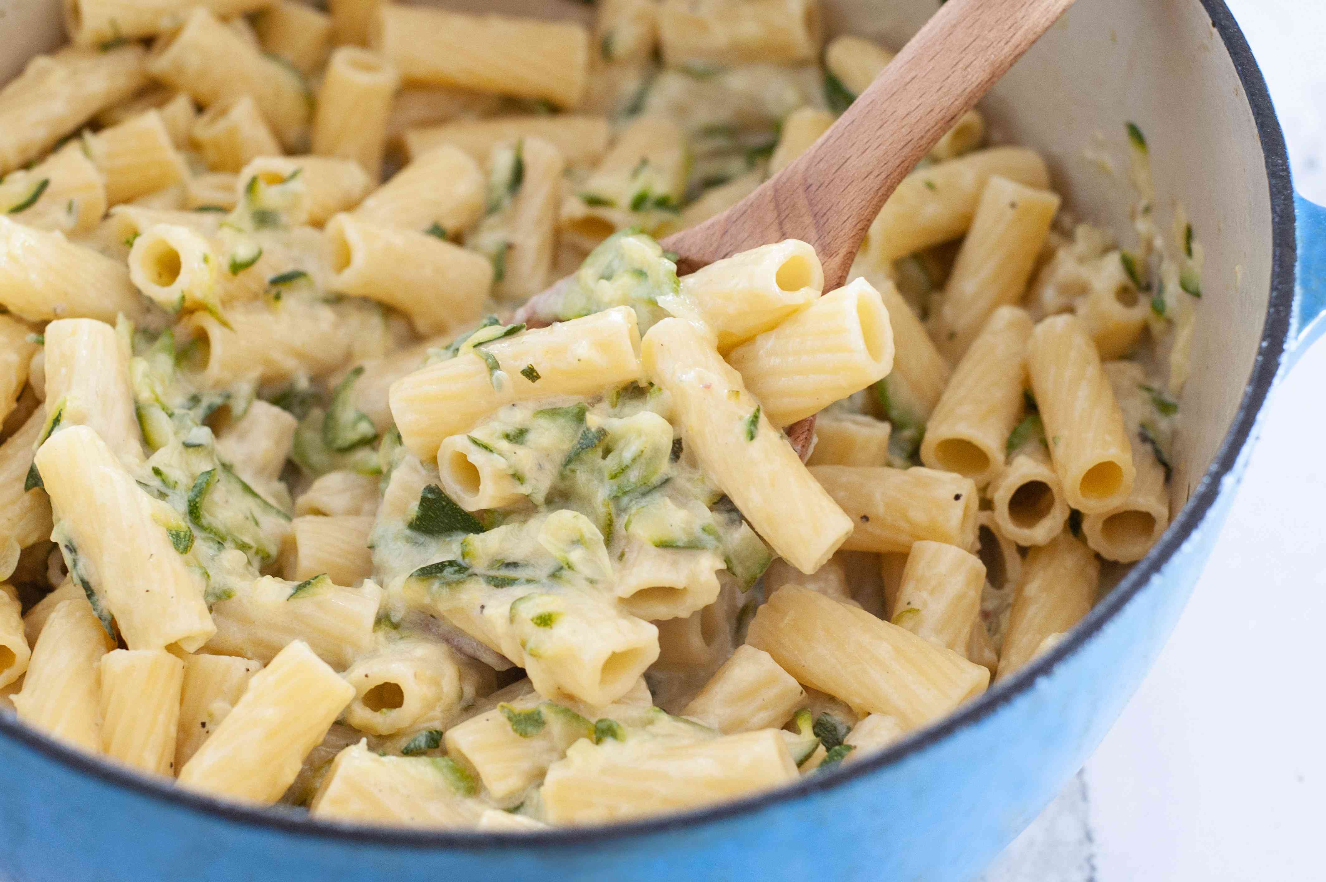 One-Pot Pasta with Peas and Zucchini