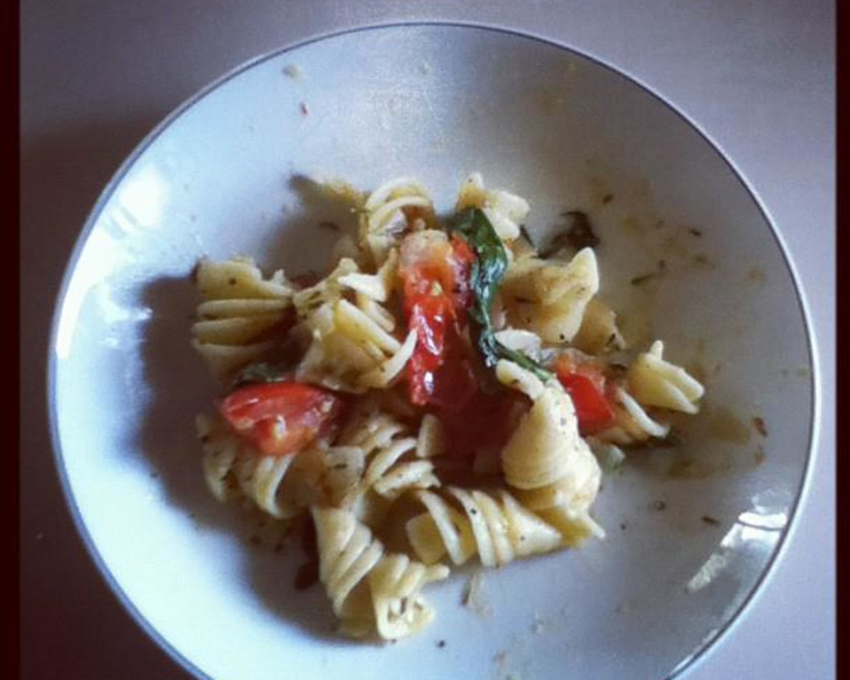 One-Pot Tomato and Spinach Pasta with Mozzarella