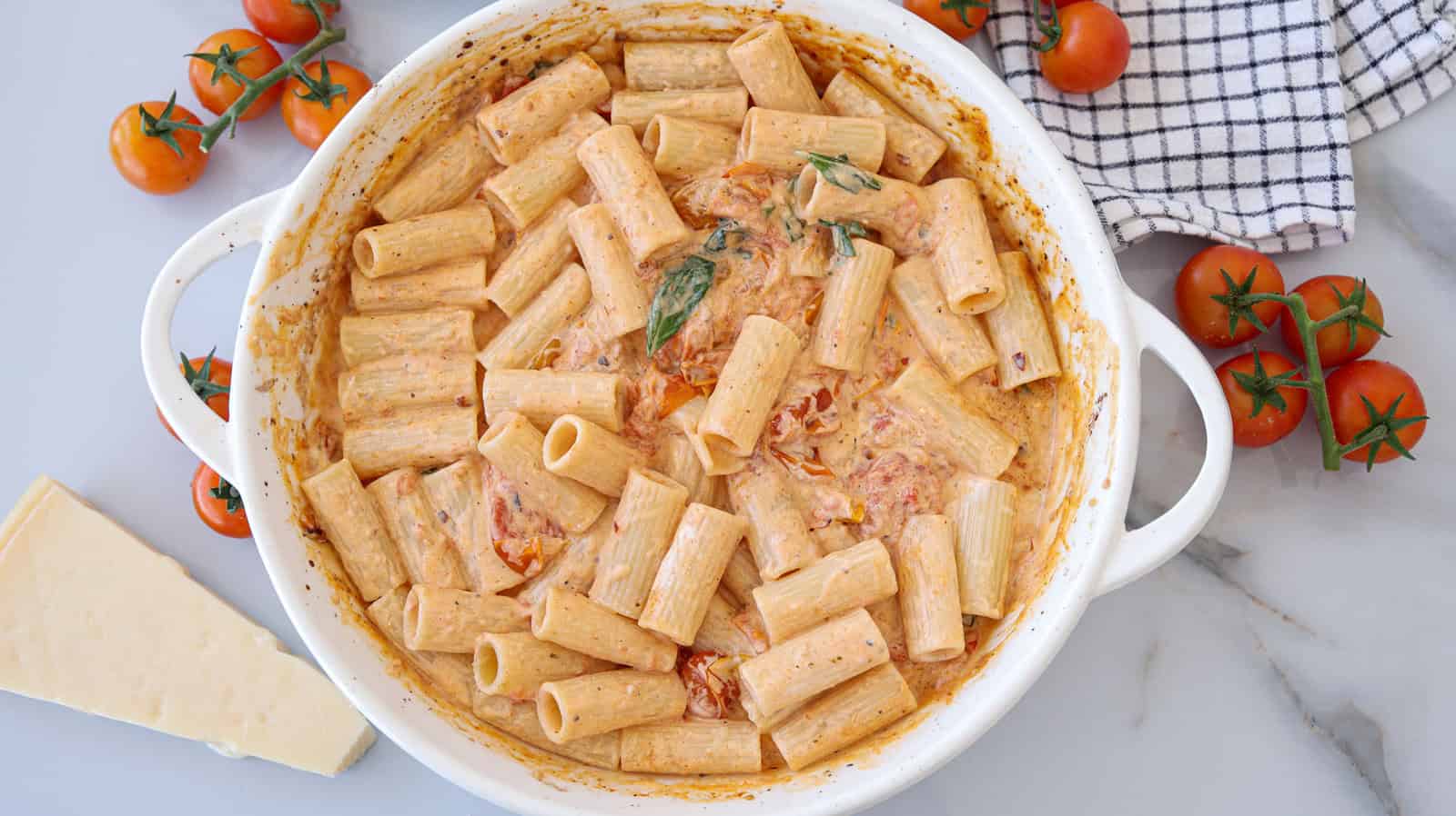 The Best Spicy Tomato Pasta