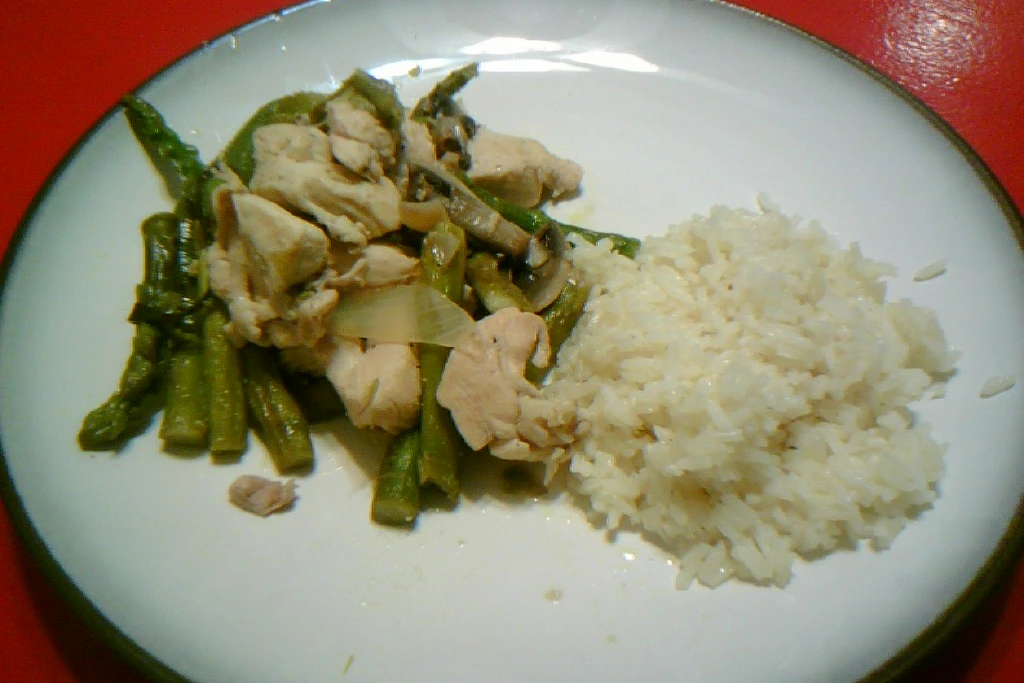 One-Pot Lemon Chicken and Rice with Asparagus