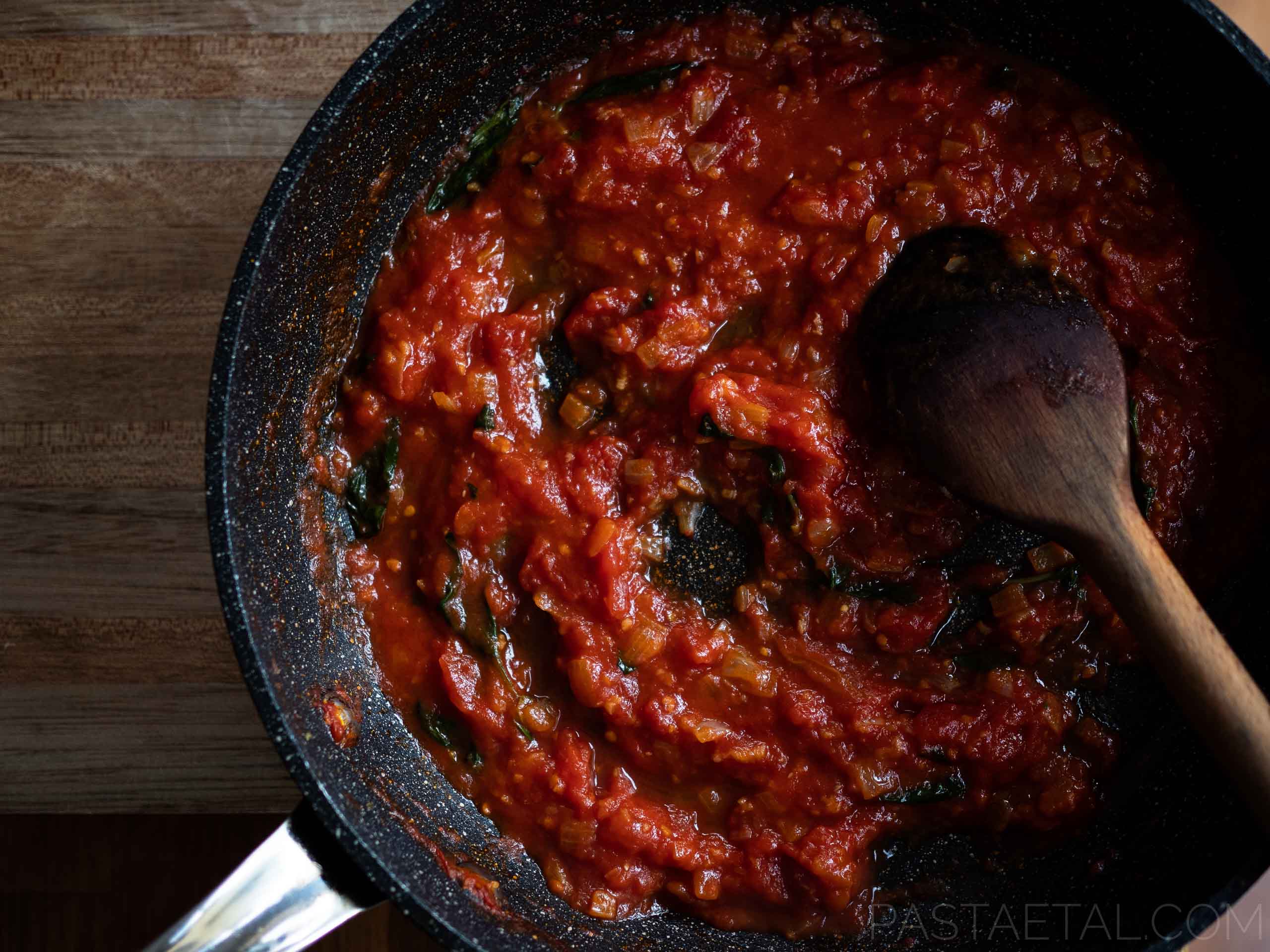 Slow-Simmered Tomato and Basil Ragù