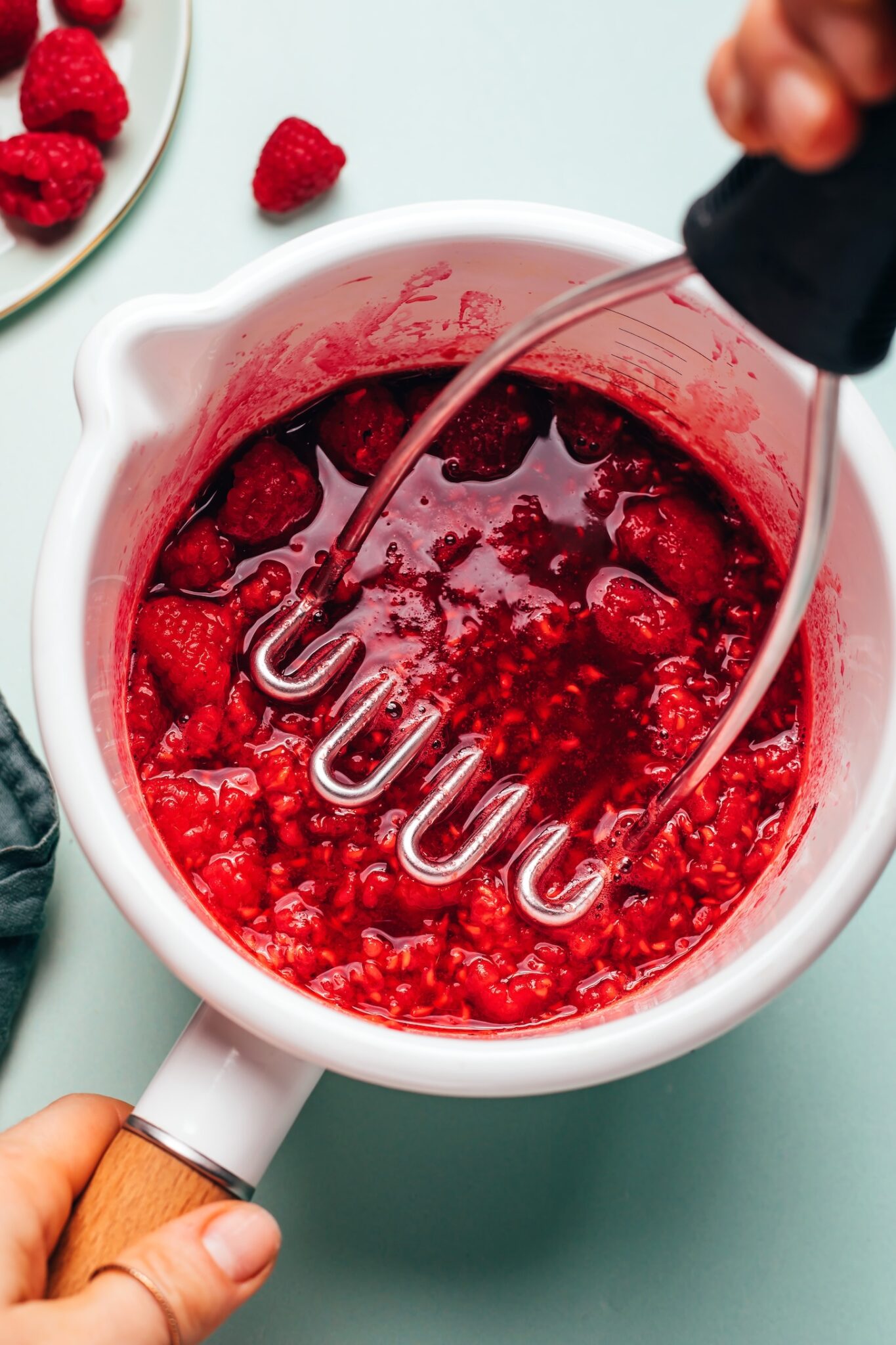 Raspberry-Compote Funnel Cakes