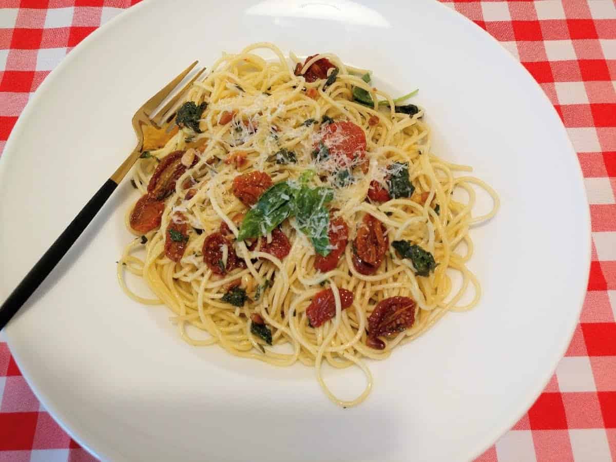 Pasta all'Aglio e Olio with Cherry Tomatoes