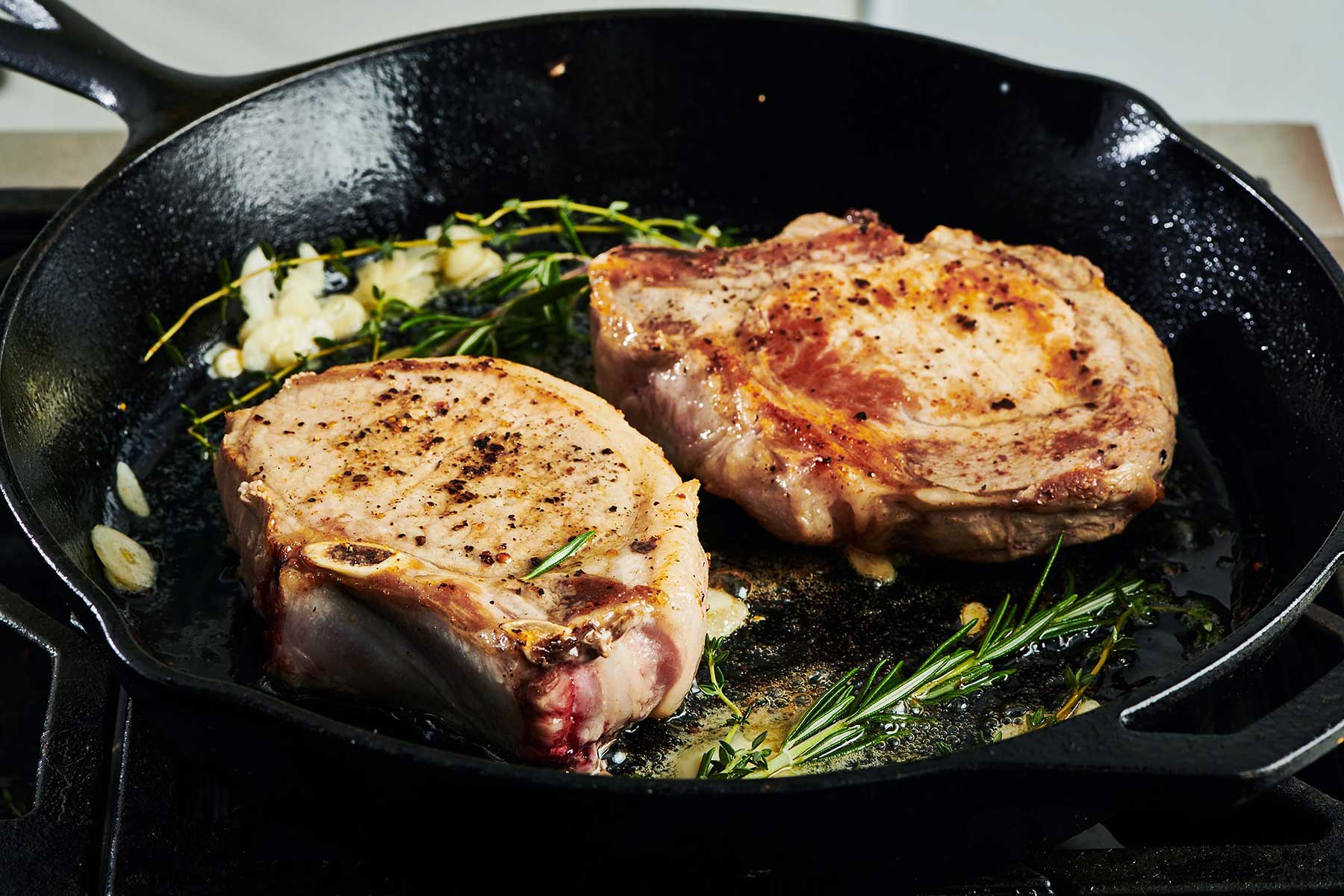 Pan-Fried Pork Chops with Apple and Thyme
