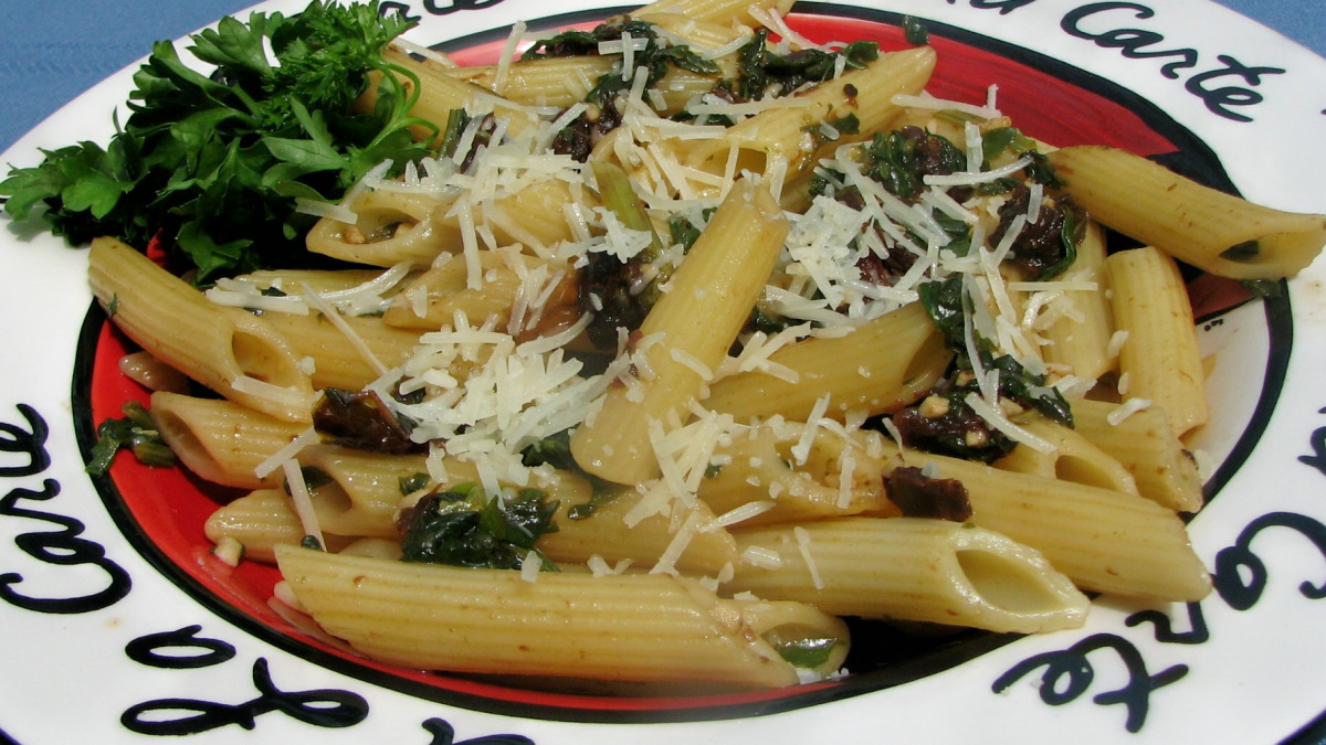Creamy Baked Penne with Sun-Dried Tomatoes and Spinach
