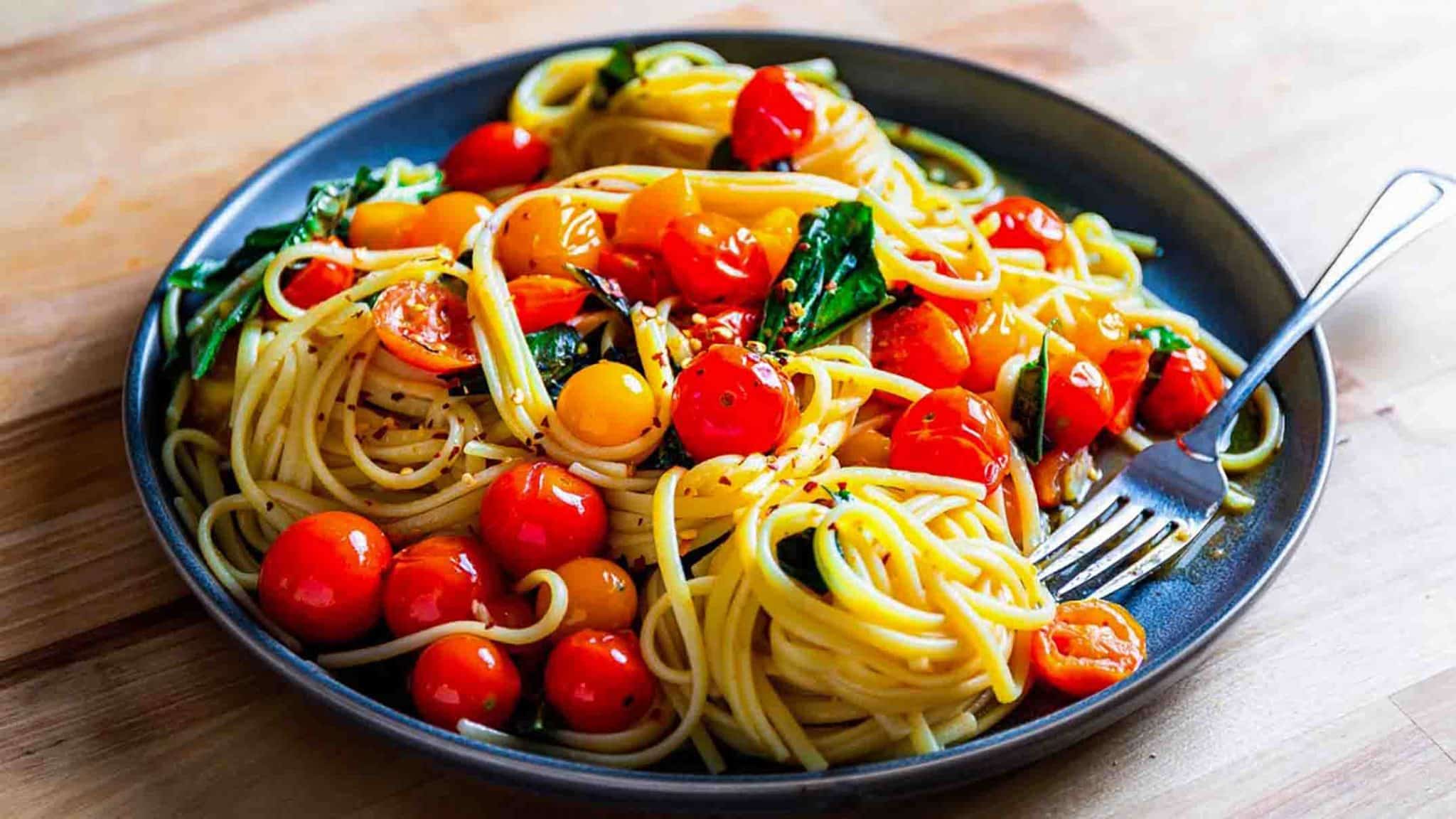 One-Pot Garlic Cherry Tomato Pasta