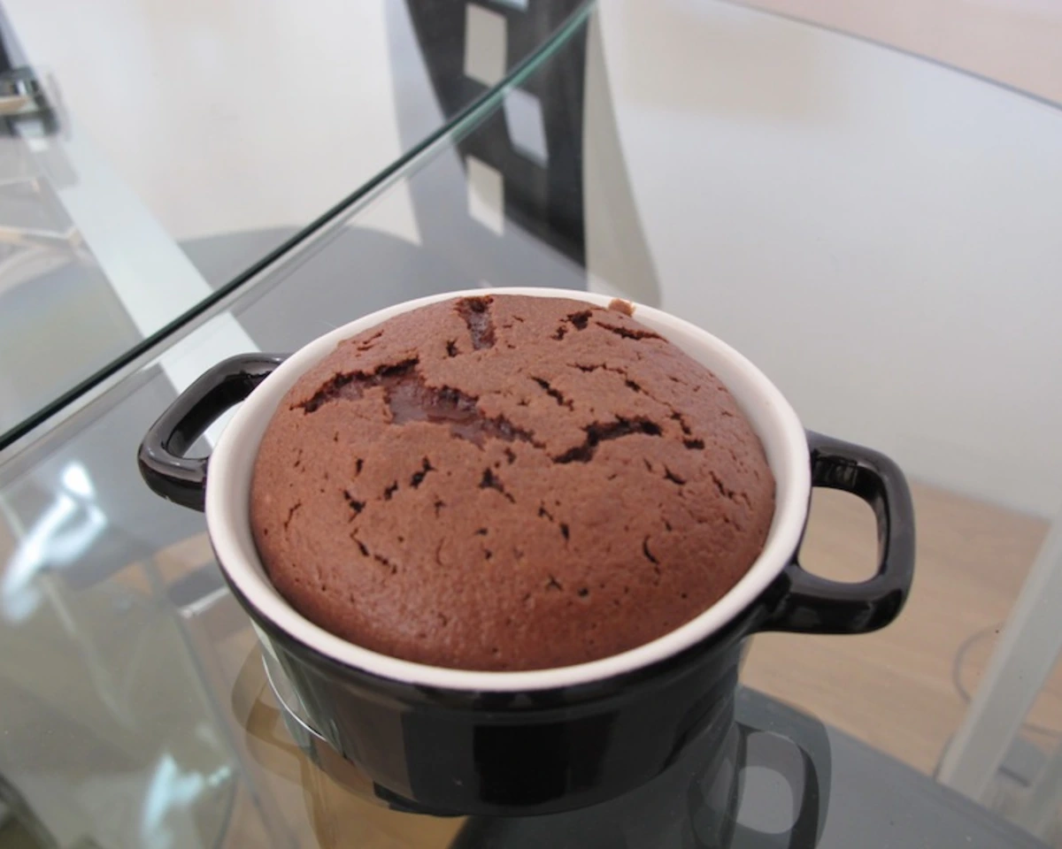 Mini Chocolate Soufflés with Half-Sugar Sweetness