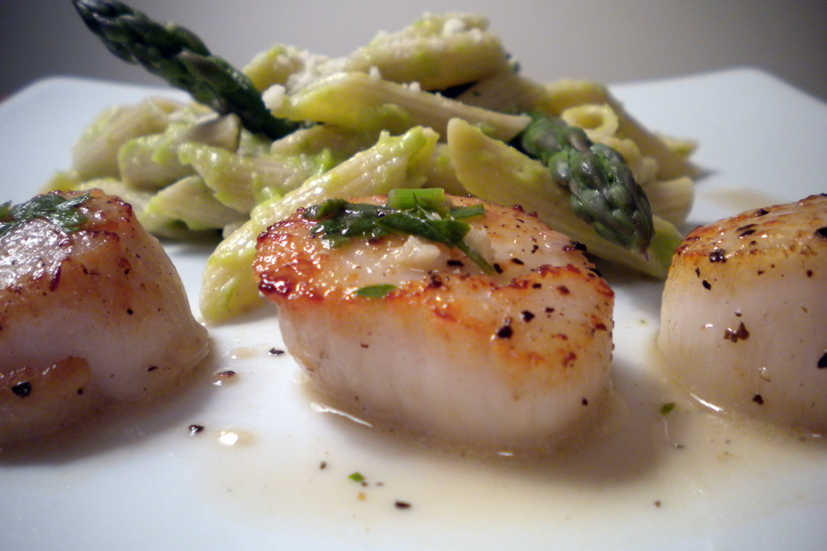Sautéed Scallops with White Wine and Chives
