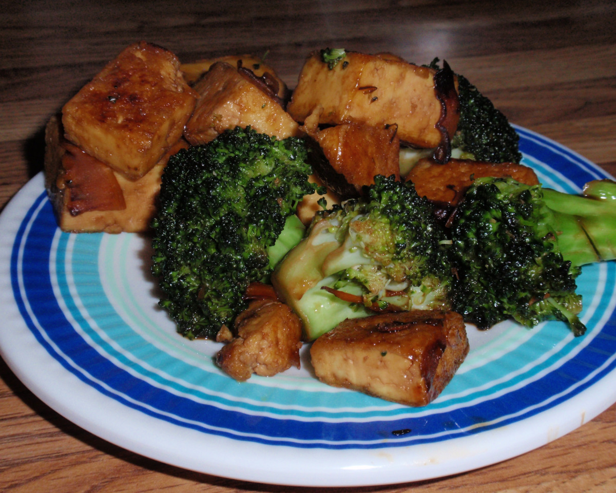 Stir-Fried Tofu with Broccoli and Teriyaki Sauce