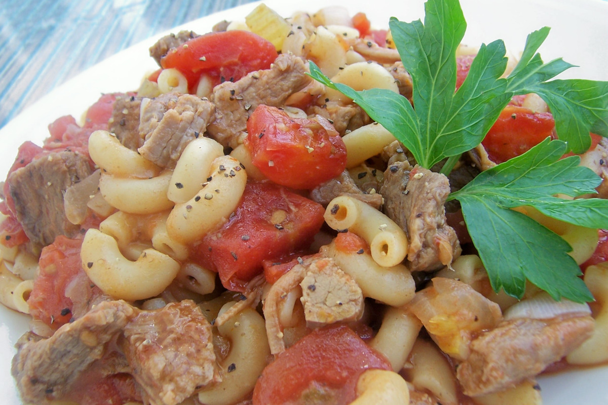 Slow-Cooker Beef and Vegetable Macaroni Bake