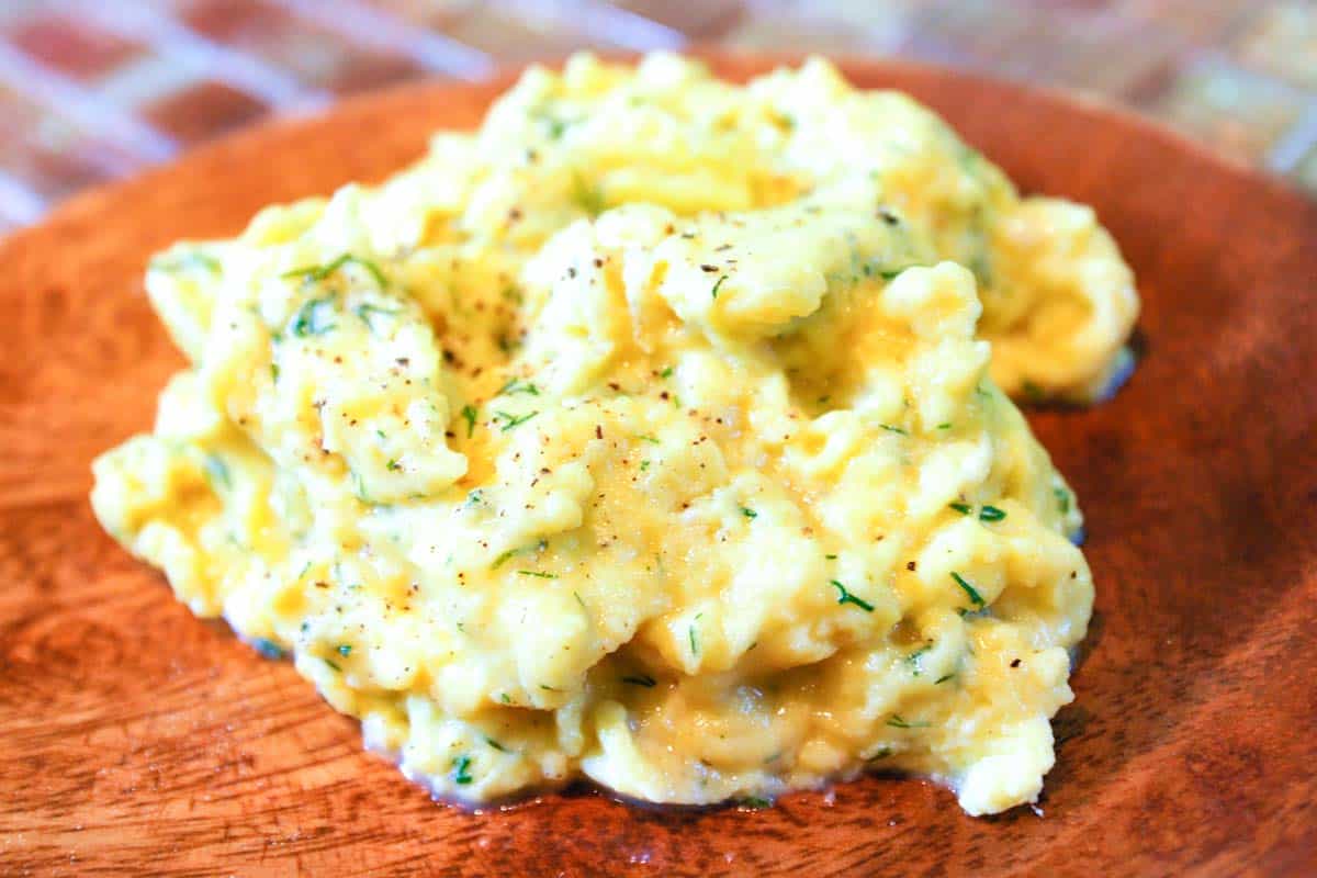 Skillet Scrambled Egg Pocket with Chives and Dill