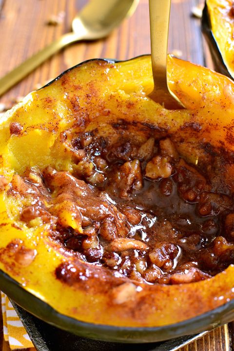 Baked Acorn Squash with Cinnamon and Walnuts