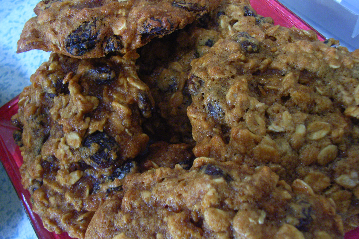 Simple Molasses Oatmeal Cookies