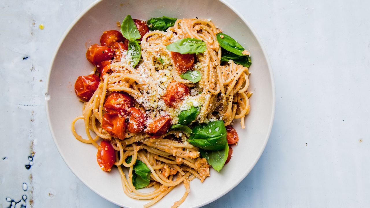 Split-Sauce Spaghetti with Tomato and Pesto Halves