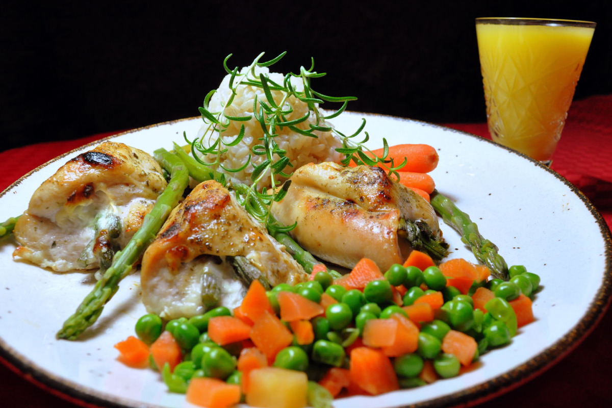 Rosemary-Glazed Chicken Breast with Roasted Asparagus